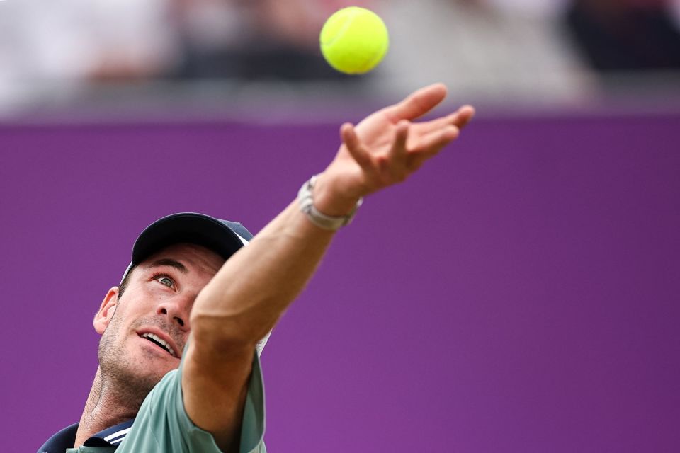 捧起冠军奖 捧起冠军奖